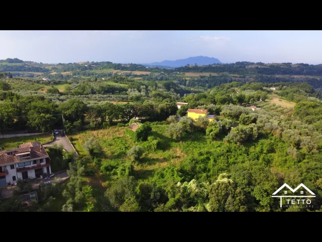 Appartamenti in Vendita - Casale in pietra con terreno