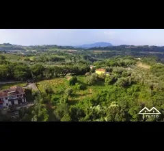 Appartamenti in Vendita - Casale in pietra con terreno