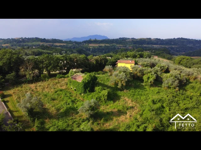 Appartamenti in Vendita - Casale in pietra con terreno