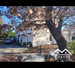 Appartamenti in Vendita - Villa unifamiliare con giardino