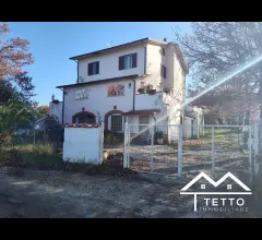 Appartamenti in Vendita - Villa unifamiliare con giardino