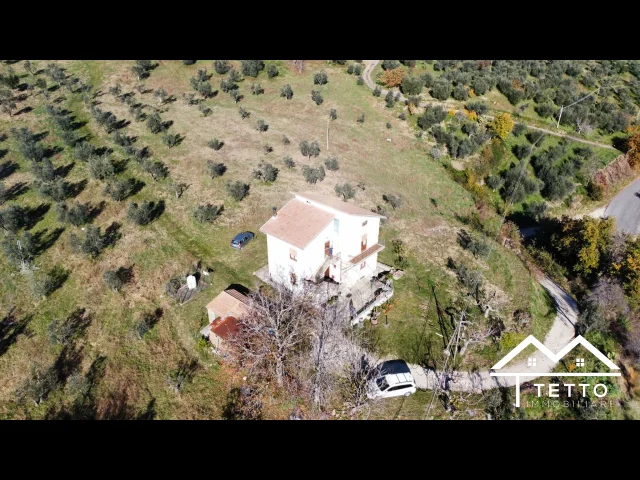 Casa con annesso terreno agricolo