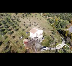 Casa con annesso terreno agricolo