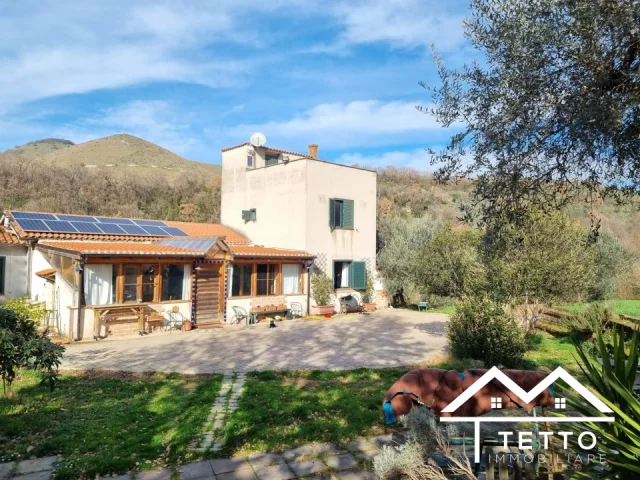 Villa con annesso terreno