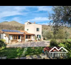 Villa con annesso terreno