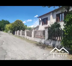 Casa semindipendente con giardino