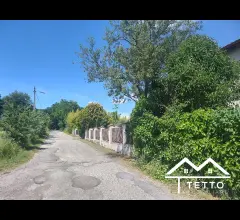 Appartamenti in Vendita - Casa semindipendente con giardino
