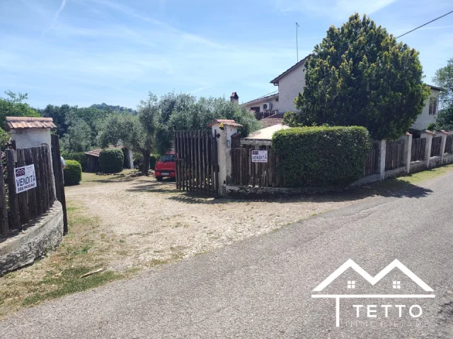 Appartamenti in Vendita - Casa semindipendente con giardino