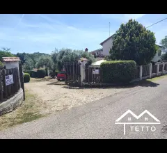 Appartamenti in Vendita - Casa semindipendente con giardino