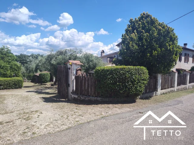 Appartamenti in Vendita - Casa semindipendente con giardino
