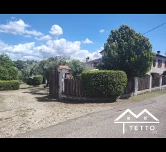 Appartamenti in Vendita - Casa semindipendente con giardino