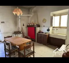 Appartamento su più livelli con terrazzo