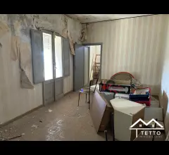 Appartamenti in Vendita - Appartamento su più livelli con terrazzo