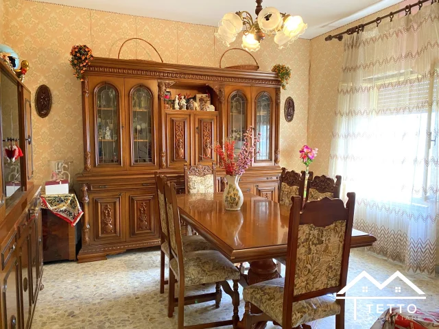 Appartamenti in Vendita - Casa indipendente con terreno