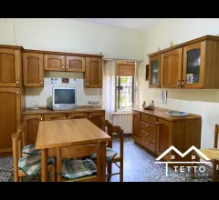 Appartamenti in Vendita - Casa indipendente con terreno