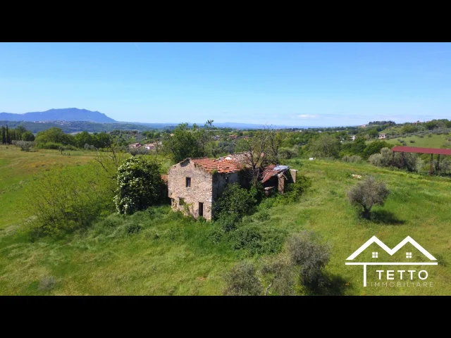 Antico casale panoramicissimo con 22 ettari di terreno