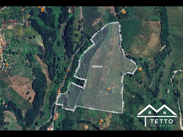 Appartamenti in Vendita - Antico casale panoramicissimo con 22 ettari di terreno