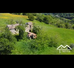 Appartamenti in Vendita - Antico casale panoramicissimo con 22 ettari di terreno