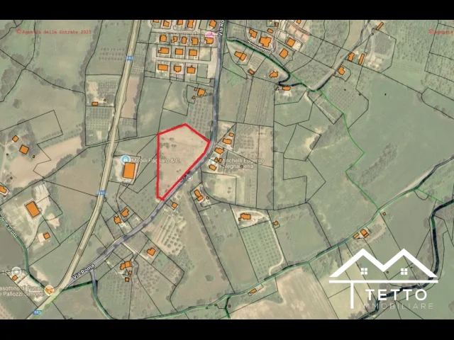 Appartamenti in Vendita - Terreno edificabile per m.q. 1900 ca. di costruzione