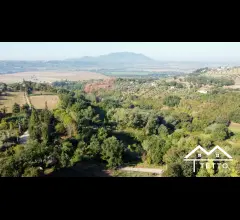 Appartamenti in Vendita - Forano - terreno agricolo di circa 1 ha con magazzino 26 mq