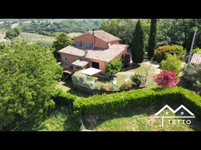 Villa con annessi e ampio giardino esclusivo