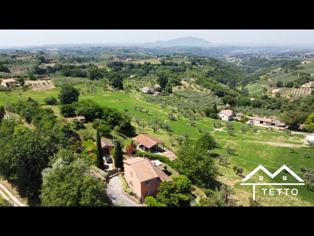Appartamenti in Vendita - Villa con annessi e ampio giardino esclusivo