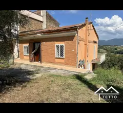 Forano, semindipendente piano terra con giardino e cantina