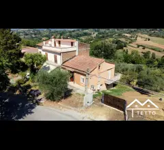 Appartamenti in Vendita - Forano, semindipendente piano terra con giardino e cantina