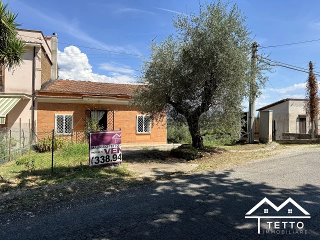Appartamenti in Vendita - Forano, semindipendente piano terra con giardino e cantina