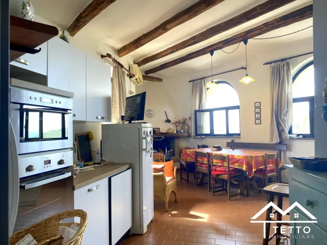 Appartamenti in Vendita - Appartamento di ampia metratura panoramicissimo