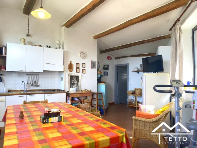 Appartamenti in Vendita - Appartamento di ampia metratura panoramicissimo