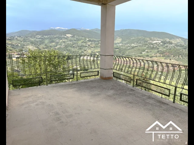 Montopoli - app.to con terrazzo panoramico e cantina