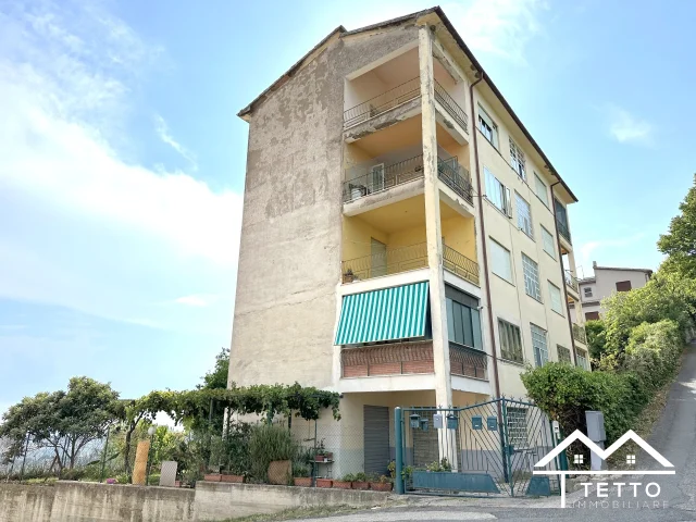 Appartamenti in Vendita - Montopoli - app.to con terrazzo panoramico e cantina