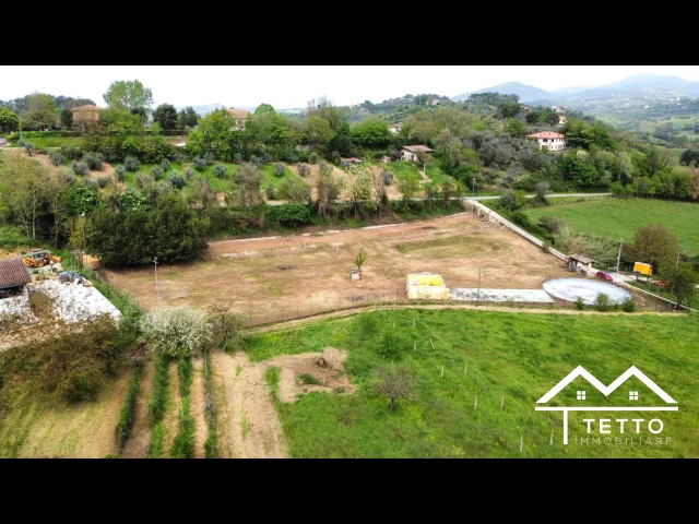 Appartamenti in Vendita - Cantalupo - terreno commerciale - artigianale in via ternana