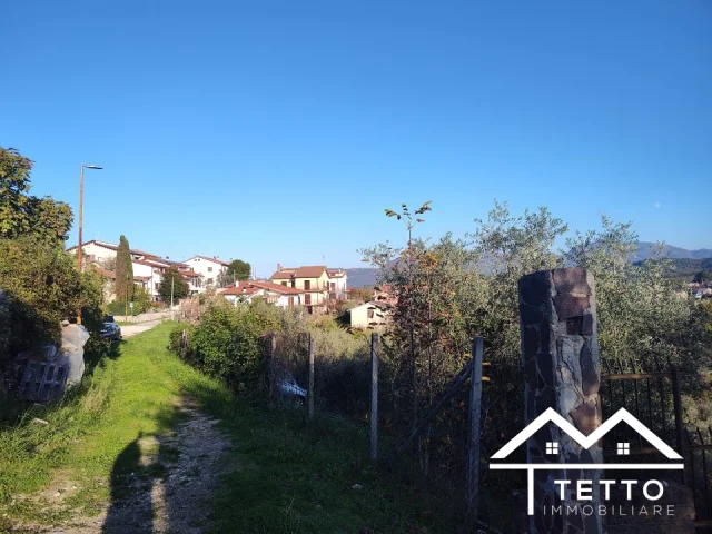 Appartamenti in Vendita - Terreno edificabile