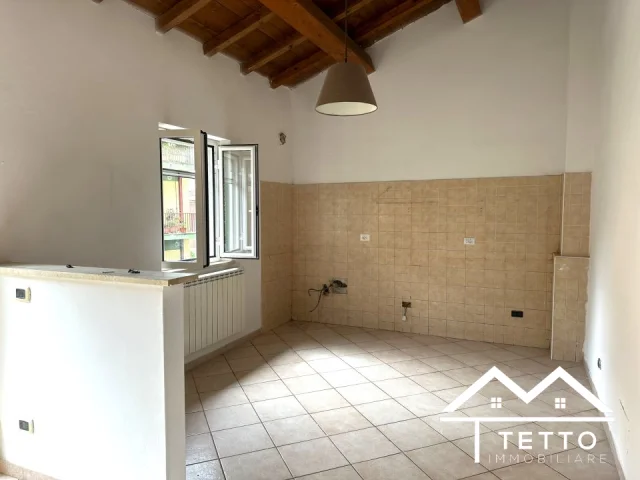 Appartamenti in Vendita - Poggio mirteto - semindipendente piano terra con garage