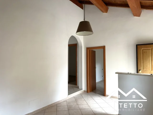 Appartamenti in Vendita - Poggio mirteto - semindipendente piano terra con garage