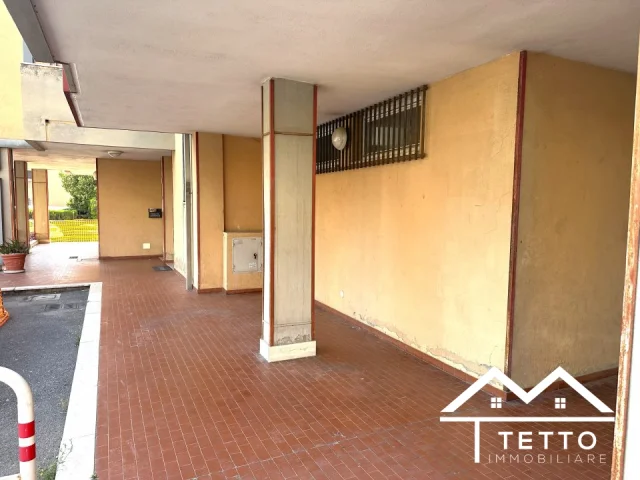 Appartamenti in Vendita - Zona "la rustica" appartamento 105 mq, cantina e posto auto