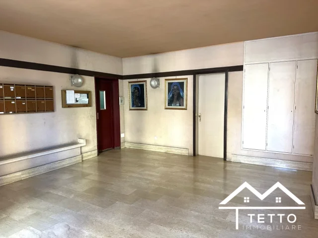 Appartamenti in Vendita - Zona "la rustica" appartamento 105 mq, cantina e posto auto