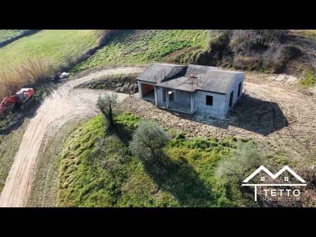 Appartamenti in Vendita - Forano - rustico di villa isolata con terreno