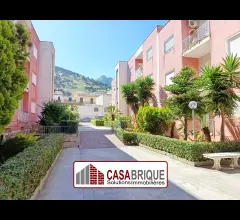 Appartamenti in Vendita - Ampio appartamento in residence con box auto a palermo