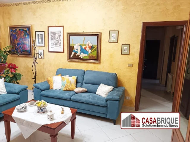 Appartamenti in Vendita - Ampio appartamento in residence con box auto a palermo