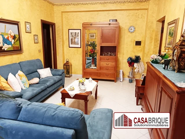 Appartamenti in Vendita - Ampio appartamento in residence con box auto a palermo