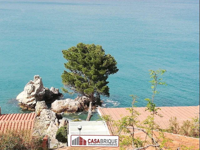 Appartamenti in Vendita - Incantevole appartamento  con accesso diretto al mare.