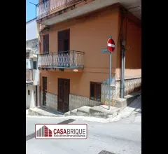 Appartamenti in Vendita - Palazzina indipendente su tre livelli in vendita a trabia