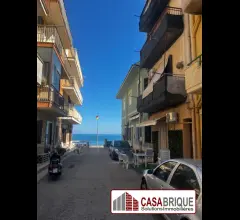 Appartamenti in Vendita - Appartamento ristrutturato con terrazzo vista mare ad aspra
