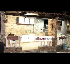 Appartamenti in Vendita - Deliziosa villa con piscina