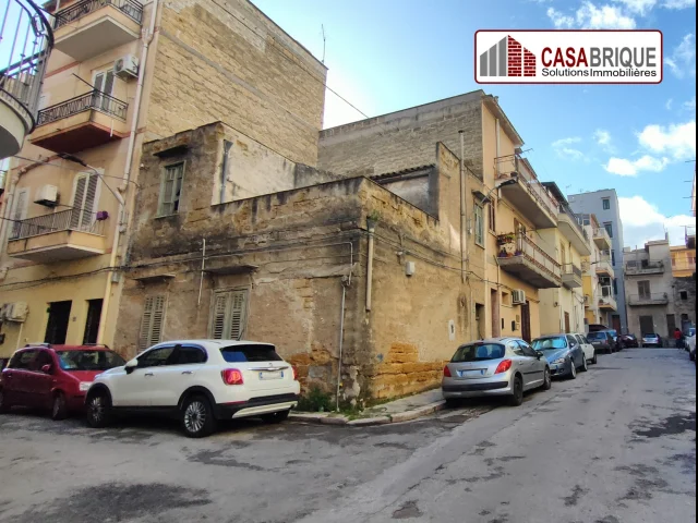 Appartamenti in Vendita - Casa indipendente angolare a bagheria