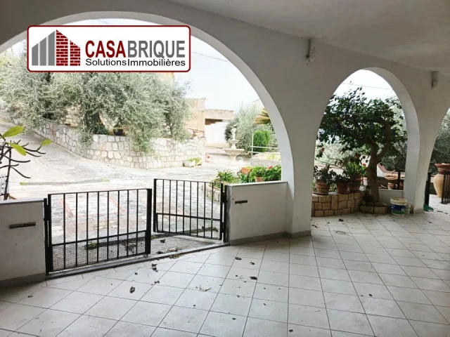Appartamenti in Vendita - Villa indipendente panoramica con giardino e box auto