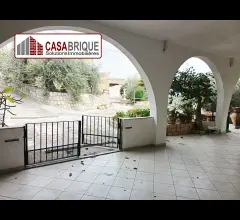 Appartamenti in Vendita - Villa indipendente panoramica con giardino e box auto